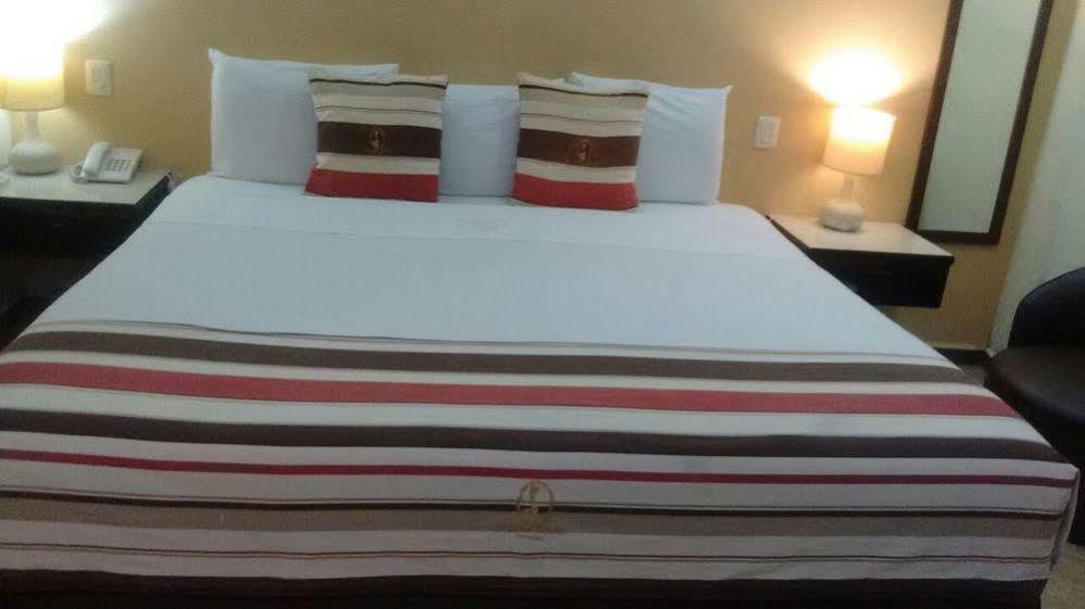 Madero Suites コアツァコアルコス エクステリア 写真